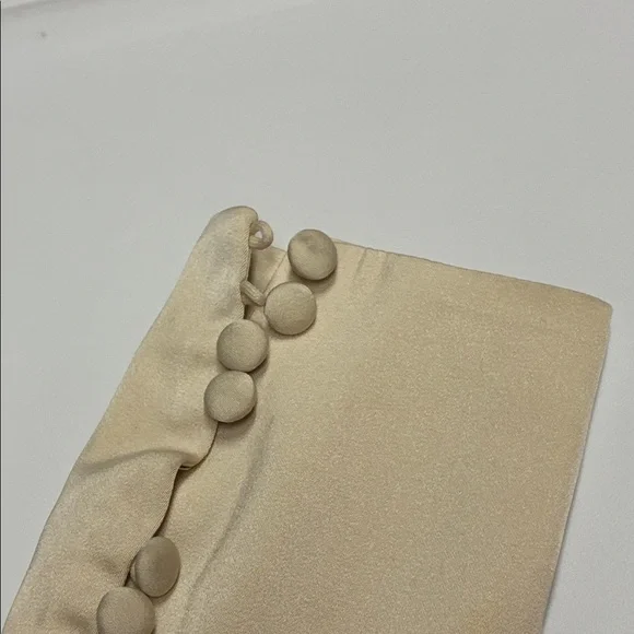 NWT. Zara Cream Satin Effect Fingerless Gloves with Self Lined Buttons. - Picture 6 of 13